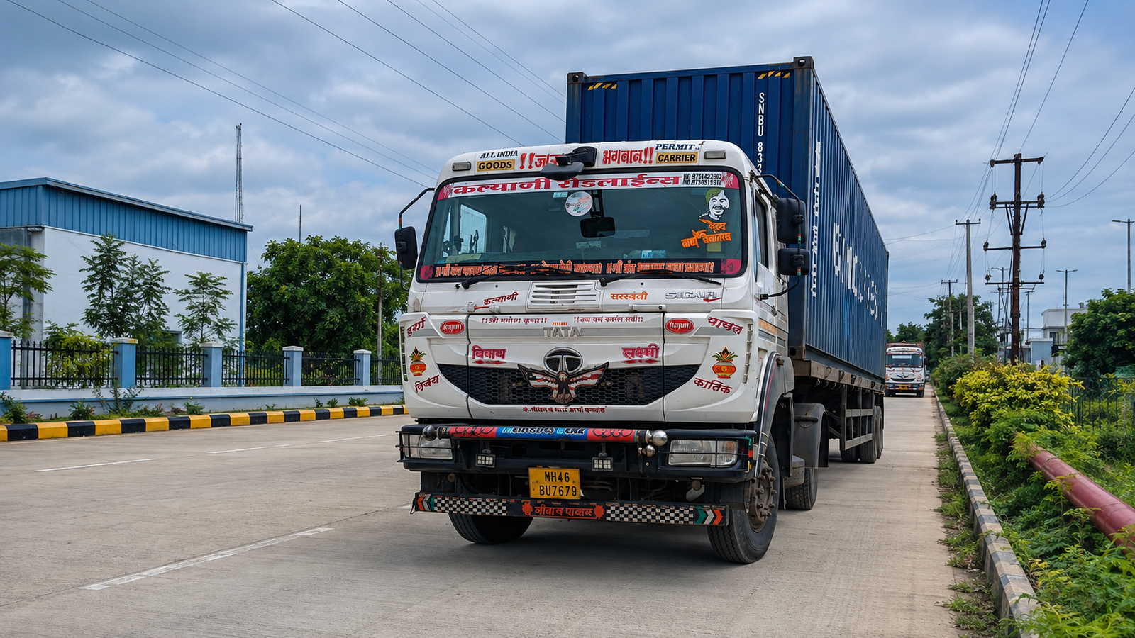 40-ft container trailer on a Maharashtra road