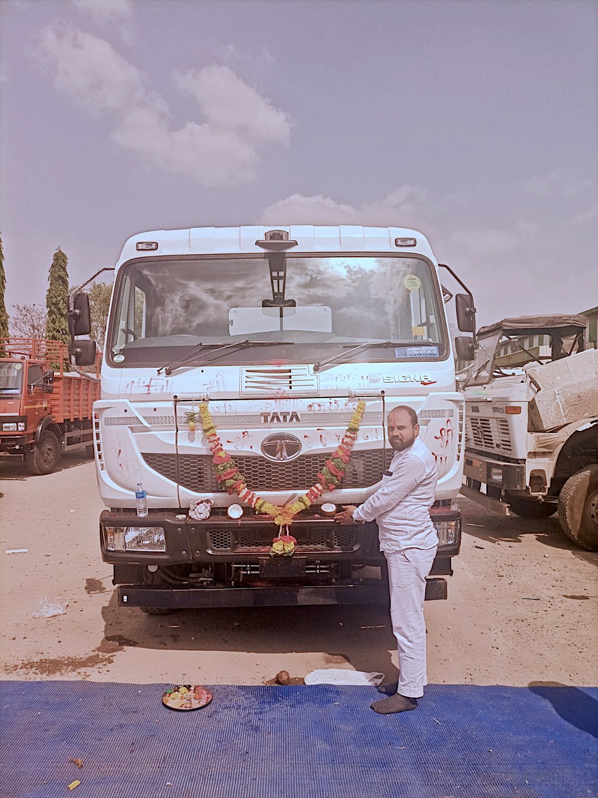 New truck puja for a Kalyani Roadlines Tata Signa